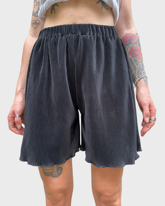 PLISSÉ PLEATS SHORTS